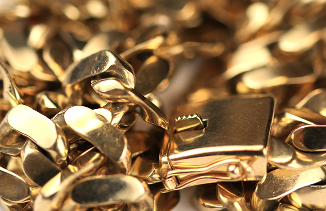 In jewellery manufacturing and retail, knowing the item’s fine weight is essential
